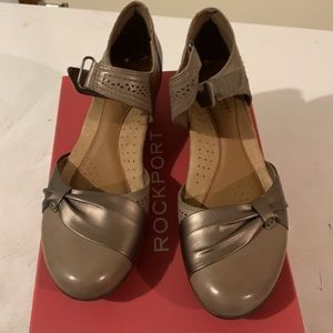 Size 7.5 Rockport Cobb hill collection Strap heeled dress hole